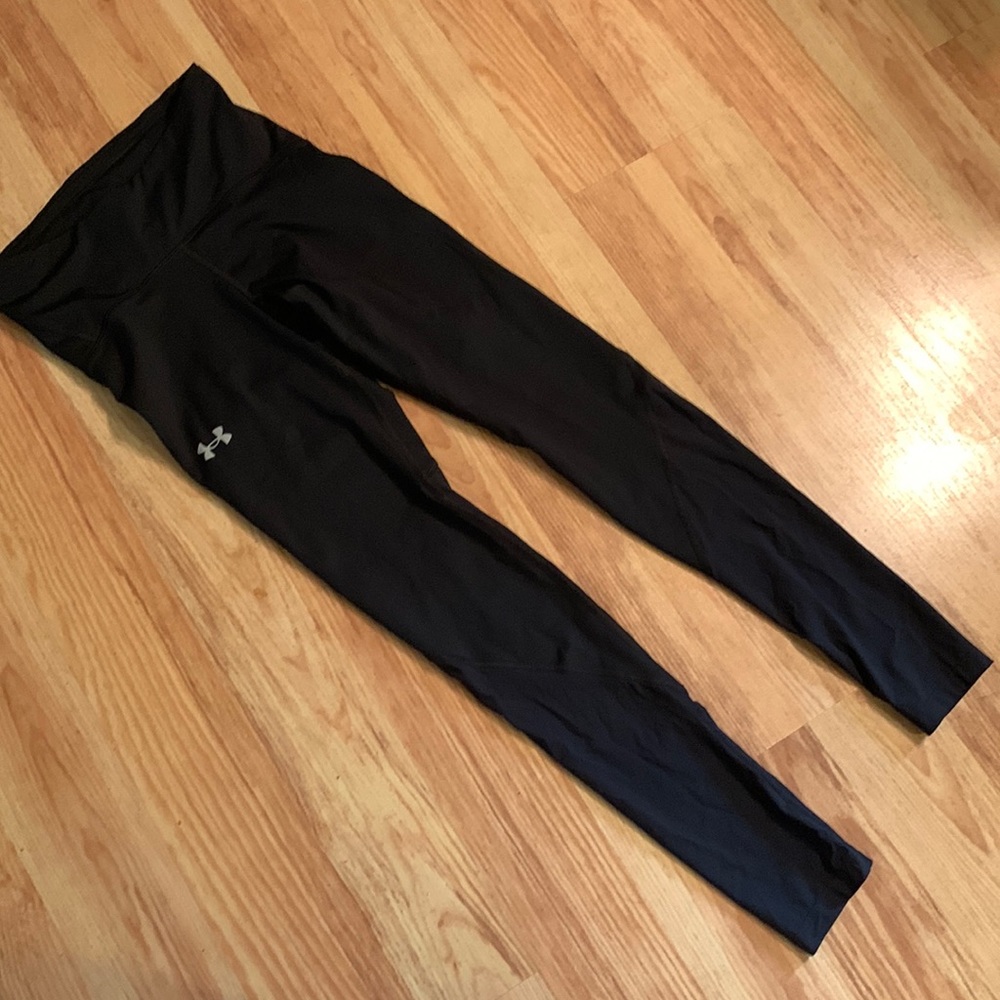 Black under armour heat gear compression leggings. Size small. Never worn.
